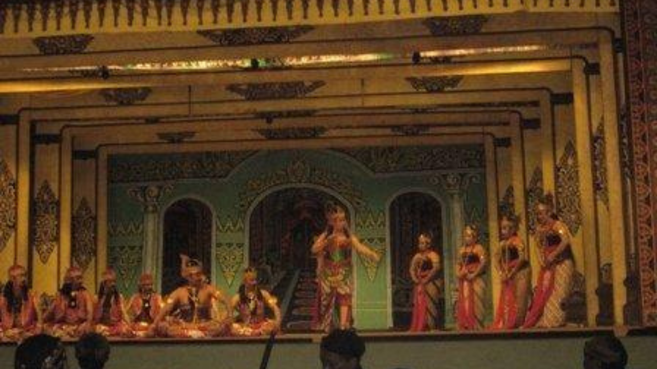 Kemeriahan Pagelaran Wayang Kulit Sriwedari