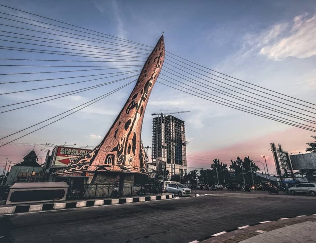 Berkenalan Dekat Dengan Ikon Baru Kota Surakarta, Tugu Keris Jembatan Tirtoadi